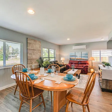 Pet-Friendly Moclips Home Walk To Mocrocks Beach!